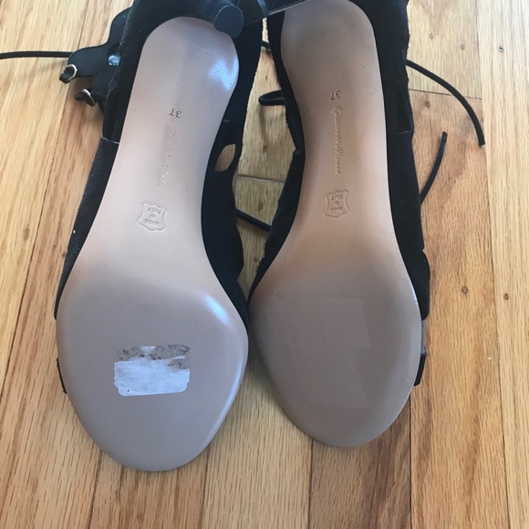 Gianvito Rossi
Curvy Cutout Lace-Up Suede Sandal - Picture 3 of 9